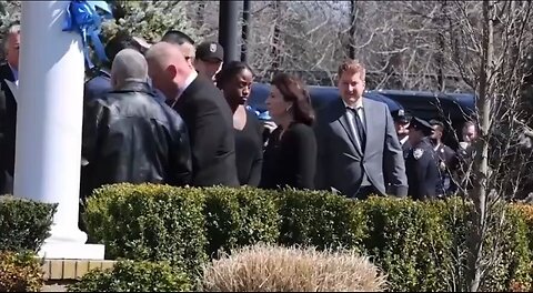 The Moment NY Governor Is Told To Leave The Funeral For NYPD Officer Diller