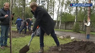 Предприниматели высадили 40 яблонь в посёлке Солнечное
