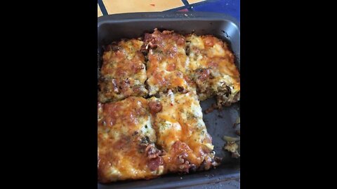 Keto Cheeseburger Casserole with pickles - Low Carb