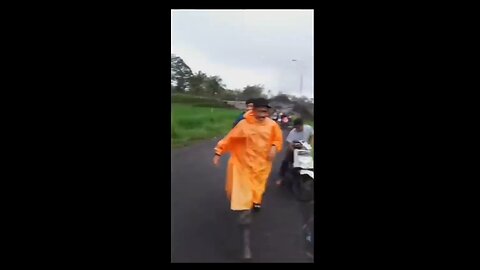 📰The terrifying footage from Lumagang in Indonesia of people running for a landslide