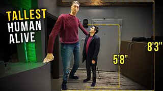 WORLD'S TALLEST MAN (8'3-, 251 cm)