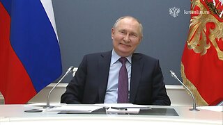 笑顔でエルドアン大統領に手を振るプーチン大統領