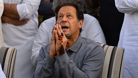 Imran Khan emotional dua for Pakistan