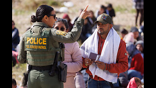 Тысячи нелегалов скапливаются у стены между США c Мексикой