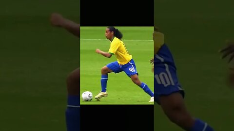 Ronaldinho skills😍🐐