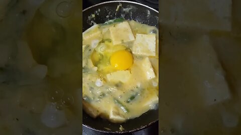 Watching eggs cook 😋 🍳 #gm #goodmorning #breakfast #eggs #tofu #cooking #organic #asmr #asmrfood