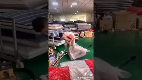 How do you pack the foam bed properly?🛌 👍 #shorts #china