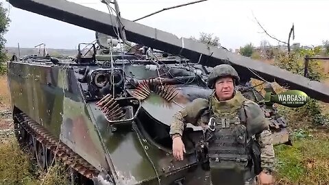 Russian soldiers capture an M113 troop carrier