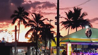 CENTRO DE PERUÍBE NA ORLA DA PRAIA FIM DE TARDE