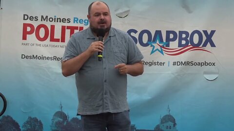 Ryan Melton speaks at the Des Moines Register Political Soapbox during the Iowa State Fair：/13