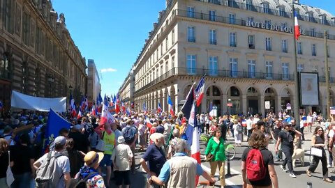 Marche nationale pour les libertés place du Palais Royal à Paris le 02-07-2022 - Vidéo 2