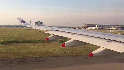 [Sunset Landing] Malaysia Airlines A330 landing into Kuala Lumpur