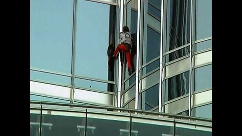 French Spiderman Climbs World's Tallest Building