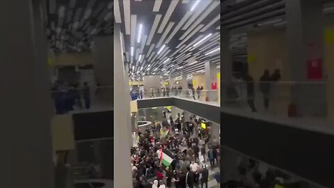 Muçulmanos invadem aeroporto na Rússia perseguido judeus
