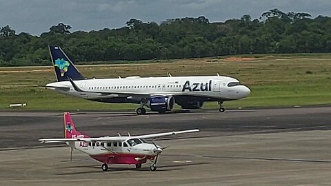 Airbus A320NEO PR-YRD taxiando em Manaus após pousar vindo de Campinas