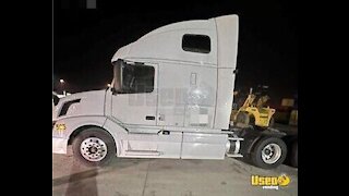 2013 Volvo VNL 670 Double Bunk Sleeper Cab Semi Truck for Sale in Illinois