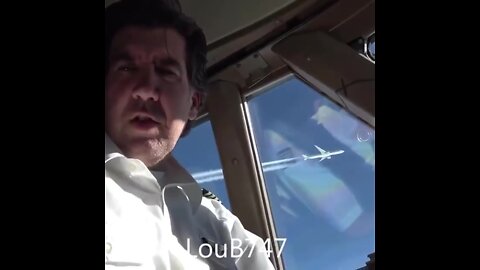 Imagenes desde cabina de otro avión soltando chemtrails (LouB747)