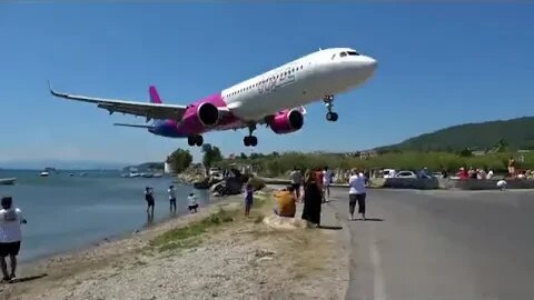 Wizz Air passenger jet skimming just yards over tourists' heads