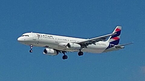 Airbus A321 PT-MXB vindo de Porto Seguro para Guarulhos