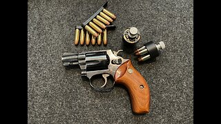 Smith and Wesson Model 36 no dash J frame snubnose revolver - my favorite type of gun!
