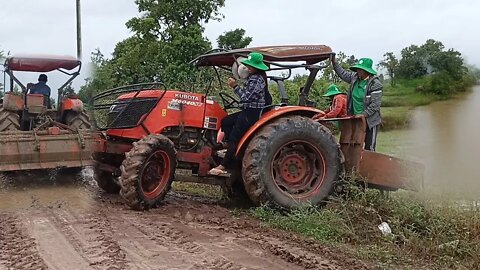 Go To Applying Fertilizer for rice 🌾 in Cambodia By Tractor 🚜 #Fertilizer #agriculturecambodia