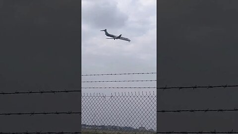 Plane caught on camera landing at JKIA KENYA #airplane #planespotting #shorts