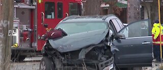 4 hurt in car crash, including 3 police officers, in Detroit