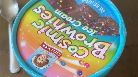 We try Cosmic brownie ice cream from Little Debbie -food review