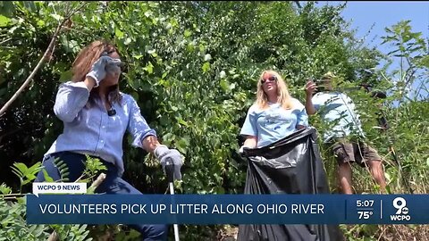 Volunteers help pick up litter along Ohio River