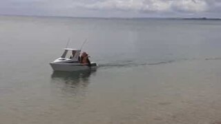 Ce papa a construit un bateau pour l'anniversaire de son fils