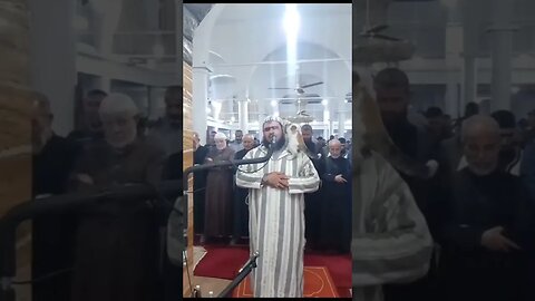 Cat jumps on Imam during taraweeh prayer