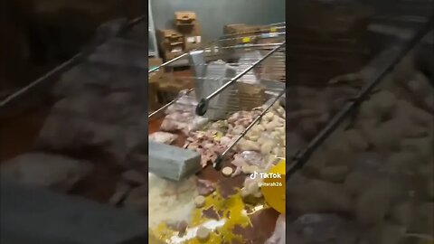 Popeyes Employee Not Paid In A Month Trashes Restaurant!