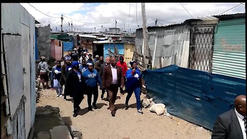 SOUTH AFRICA - Cape Town - DA Mayor-elect for Cape Town Dan Plato visiting Samora Machel (aoh)