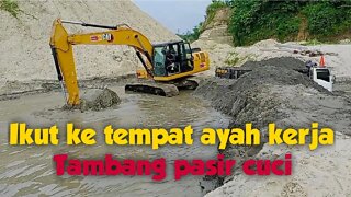 Excavator in the washing sand mining..melihat alat berat di tambang pasir cuci