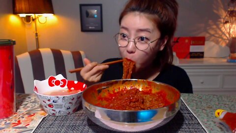 [ENG]송주불냉면 매운양념장 한통 다 부어먹기 도전! 먹방 - Challenge mukbang spicy Bibim-naengmyeon