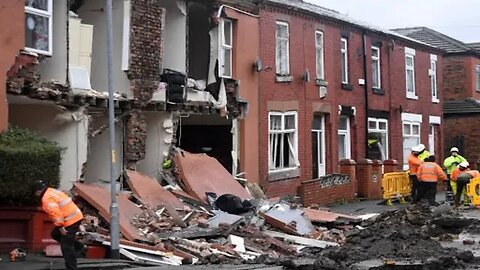 Giant Sinkhole in Manchester swallows car and destroys houses after storm Christoph