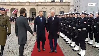 Dementia patient Biden confused during Polish troops inspection