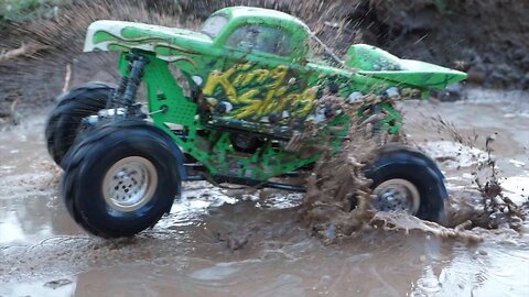 Losi LMT King Sling Mega Truck Mud Bash!!!