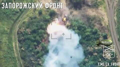 Russian 'Lancet' kamkiaze drone hits M777 howitzer & ammo