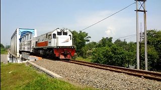 Kereta Api RAPIH DOHO Lokomotif CC 201 77 15 Jembatan Ngujang Tulungagung