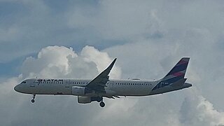 Airbus A321 PT-XPI vindo de Guarulhos,Airbus A320NEO PR-YRH vindo de Campinas para Manaus