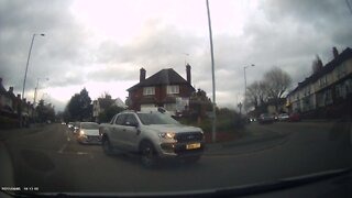 Who was right? - Car crash near miss