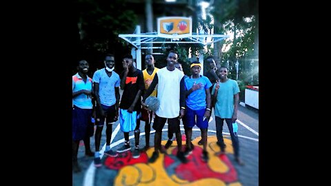 Hooping 3x3 with trash talkers at backyard court part 1