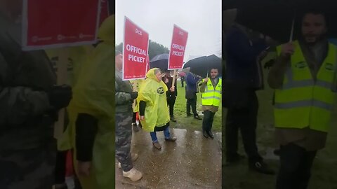 UK: Travelers to Face Delays as Border Force Joins Massive StrikeUK Border Force worker