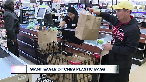 Shoppers adjust as Giant Eagle locations in Cuyahoga Co. begin eliminating plastic bags