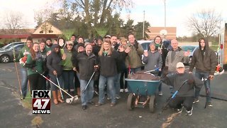 Volunteers team up to clean up south Lansing