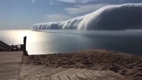 A stunning cloud over Lake Michigan 🏞️☁️