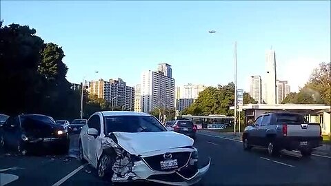 Tense car accident in Toronto caught on dash cam