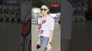 Rakul Preet Singh spreading the love with her cool t-shirt ❤️📸 #shorts