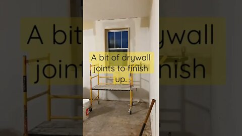 Drywall tips 👌🏼🔥🤓 Scrapping and sanding the high points of the skim coat.